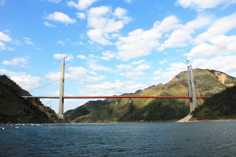 1480644735724913.jpg 红水河大桥合龙.JPG